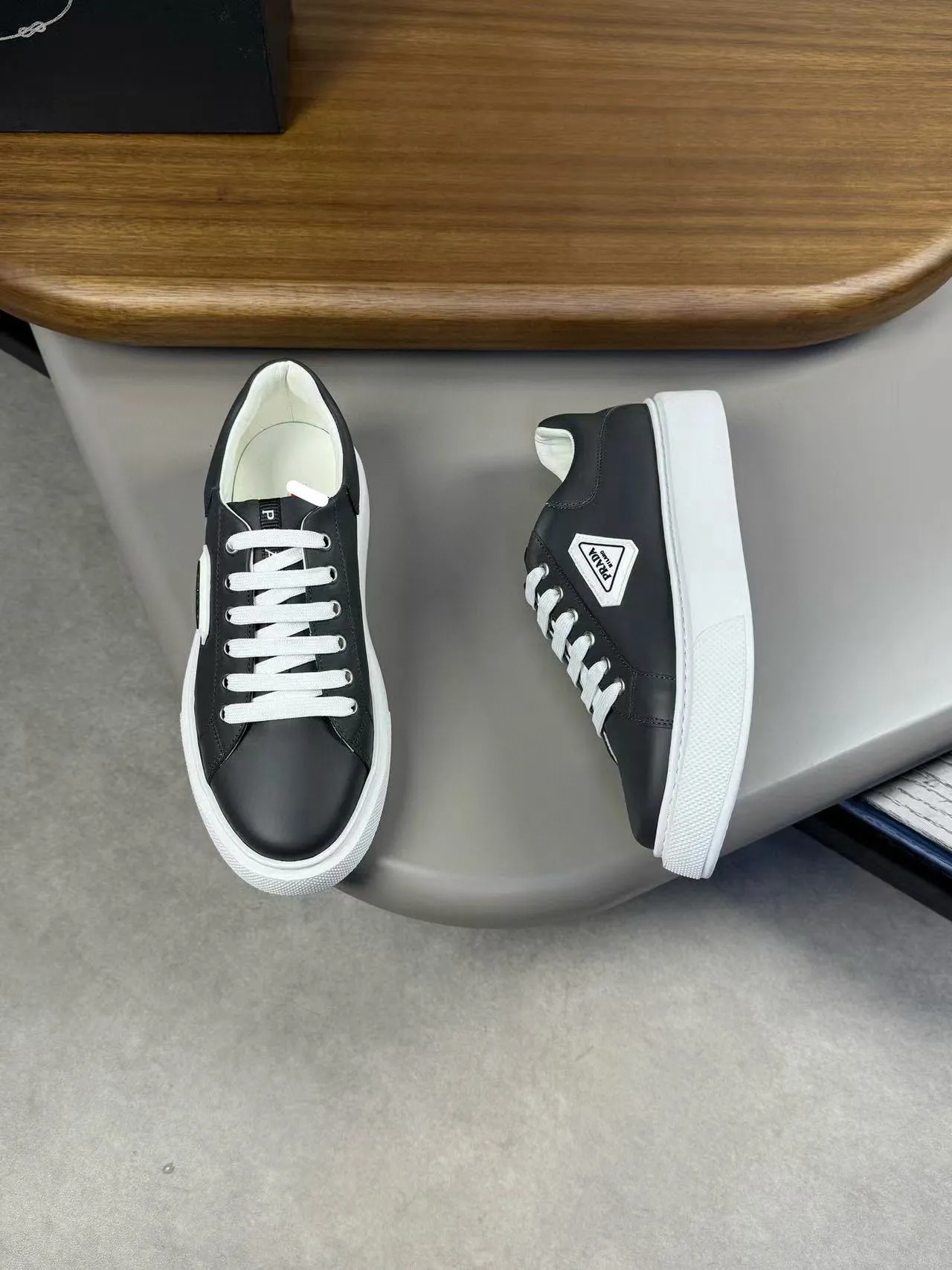 Men's men's shoes 💰420 [New style] 🦕🦕 [PRADA] Prada - High-end quality original order - Upper: original 🔝 Napa calfskin, brand plastic LOGO sewn on shoe body - Lining: water-dyed cowhide - Outsole: original TPU rubber foam; molded outsole - Super high quality control, fine workmanship: highlighted (high-end, luxury, grade) -Size: 39-44 (38, 45, can be customized)·PR0112